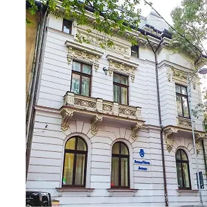 rezervați aici